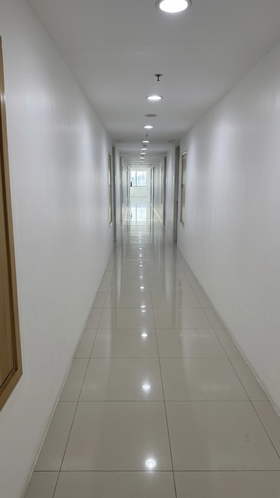 Bright, spotless residential corridor